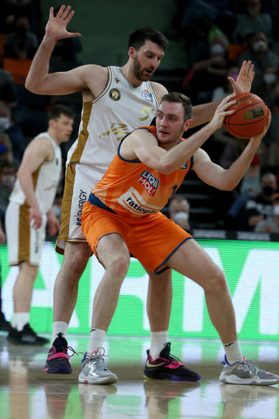 他能在赛季 他能在赛季